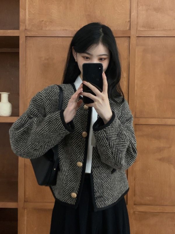 Xiaoxiangfeng jacket new hot style design niche salt style light and mature short top for women autumn wear