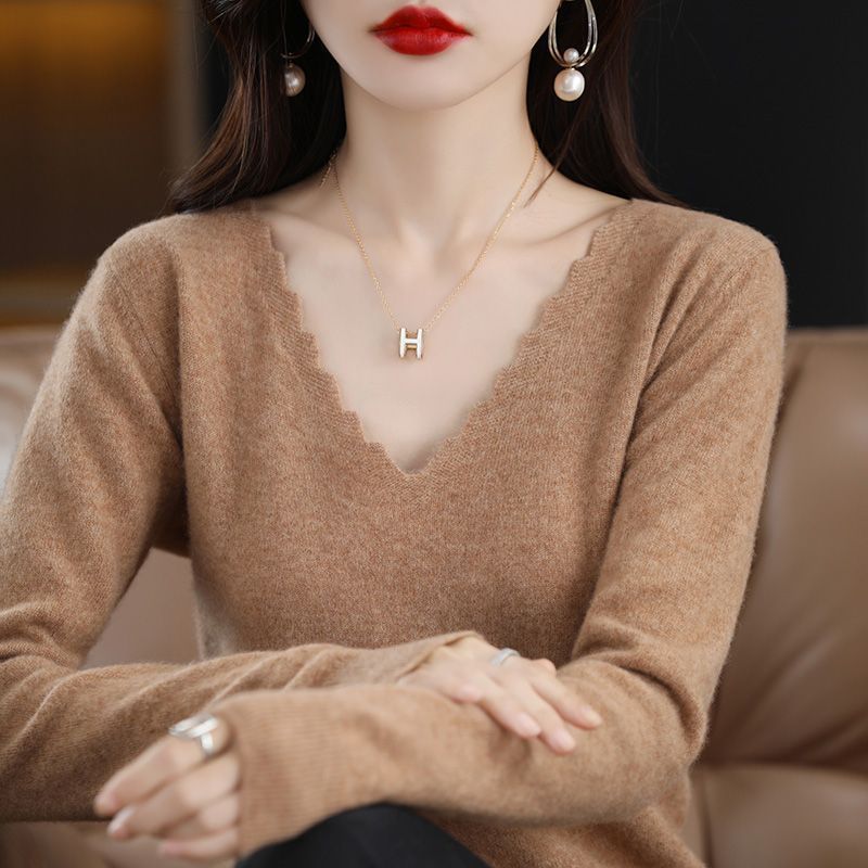 Fashionable knitted lace V-neck bottoming cardigan for women in spring, autumn and winter, style loose knitted low-necked sweater for women