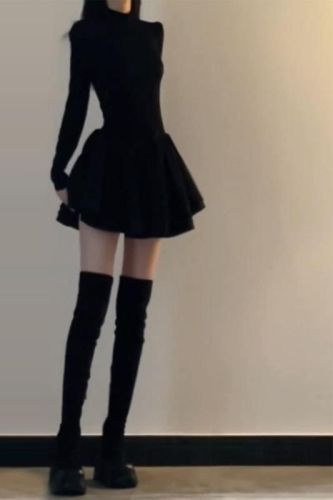 Hepburn style dress women's autumn and winter new inner layering small fragrant black skirt