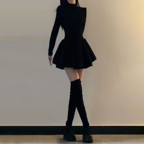 Hepburn style dress women's autumn and winter new inner layering small fragrant black skirt