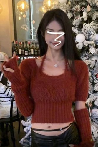 New Year's Eve Red Halter Sweater Women's Autumn and Winter 2024 New Design Hot Girl Short Knitted Sweater Top