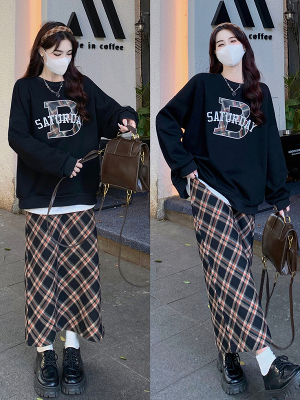 Autumn and winter velvet letter print age-reducing sweatshirt paired with retro plaid skirt suit