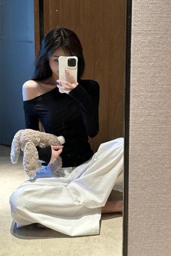 Oblique shoulder hot girl long-sleeved T-shirt ins asymmetrical slimming off-shoulder top