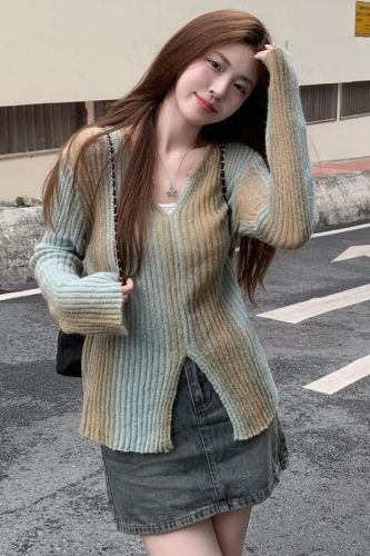 V-neck sweater women's new early and early autumn inner layering shirt slim long-sleeved top design niche