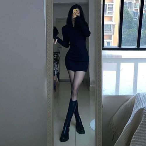 New little Hepburn style black knitted dress for women, autumn and winter coat with bottoming hip skirt