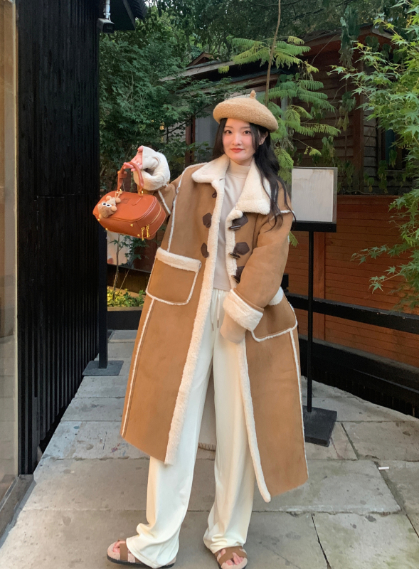 Large size long fur one-piece suede thickened horn button coat jacket