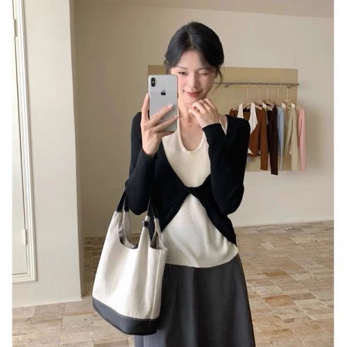 Fake two-piece contrasting color stitching knitted tops for women 2024 autumn new casual Korean style niche long-sleeved halterneck tops