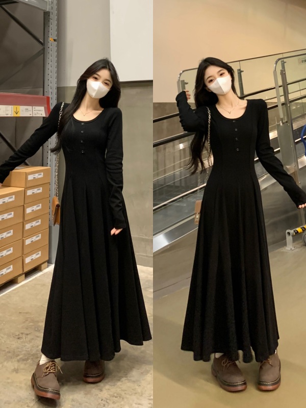 Plus size women's streamlined autumn new black bottoming slimming pear-shaped crotch-covering dress long style