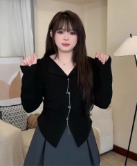 Plus size autumn and winter fat mm niche v-neck bottoming shirt women's unique and chic small top