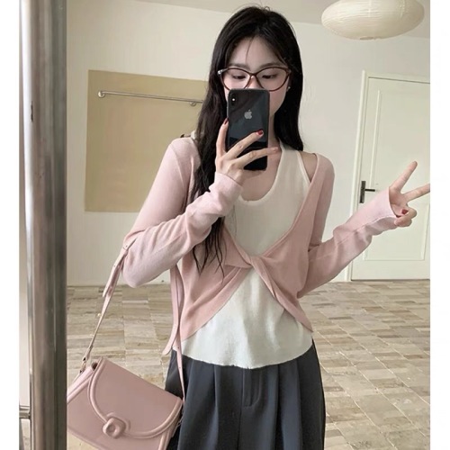 Fake two-piece contrasting color stitching knitted tops for women 2024 autumn new casual Korean style niche long-sleeved halterneck tops