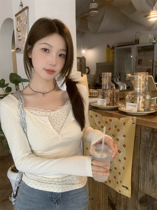 Xiaoxiangfeng lace long-sleeved T-shirt women's spring and autumn low-neck collarbone fake two-piece floral top