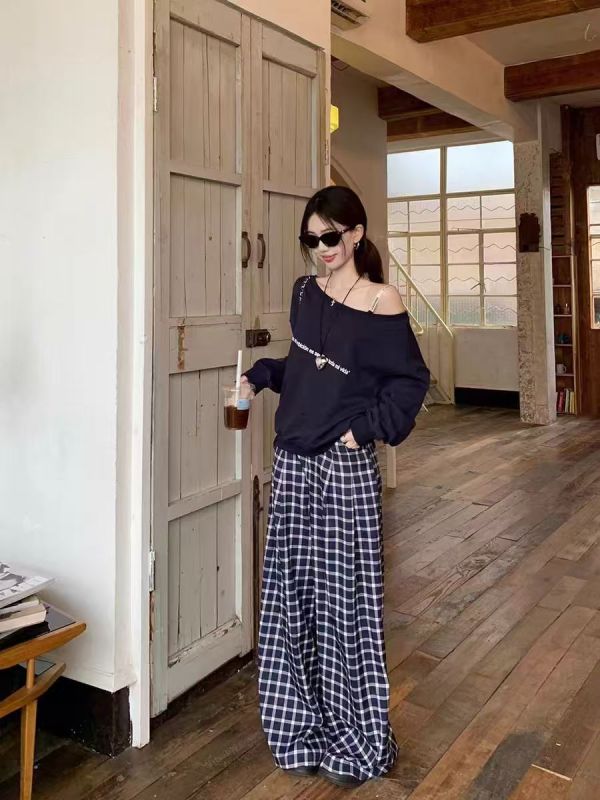 Off-shoulder long-sleeved sweatshirt women's design niche off-shoulder American retro casual top and pants two-piece set