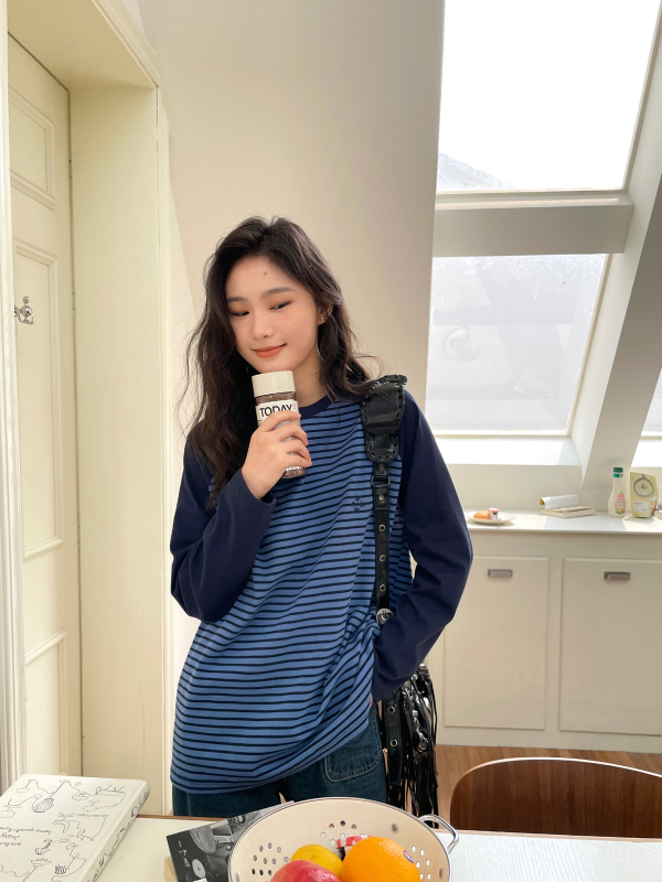 Striped raglan sleeves with long-sleeved T-shirts for women, new autumn style, loose and slim, round neck tops