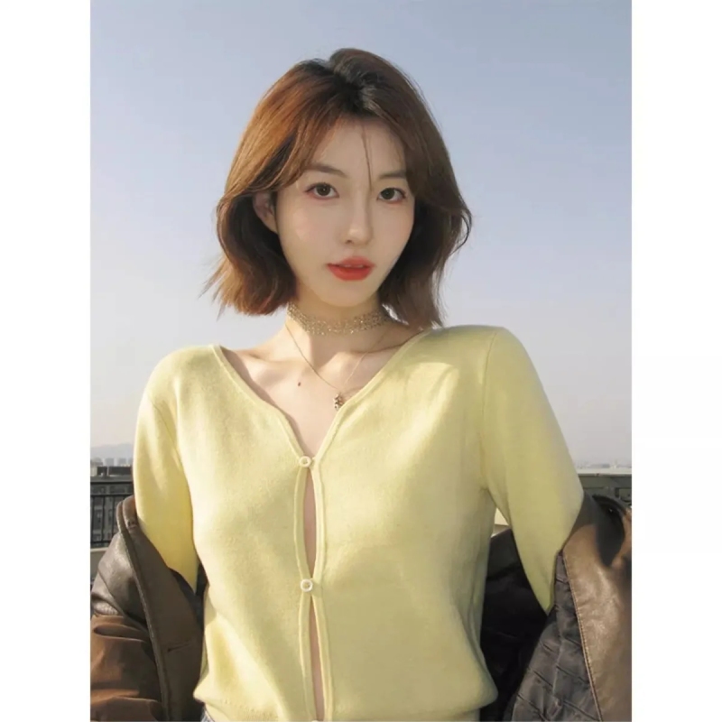 Advanced pure desire V-neck single-breasted top early autumn new thin knitted cardigan for women