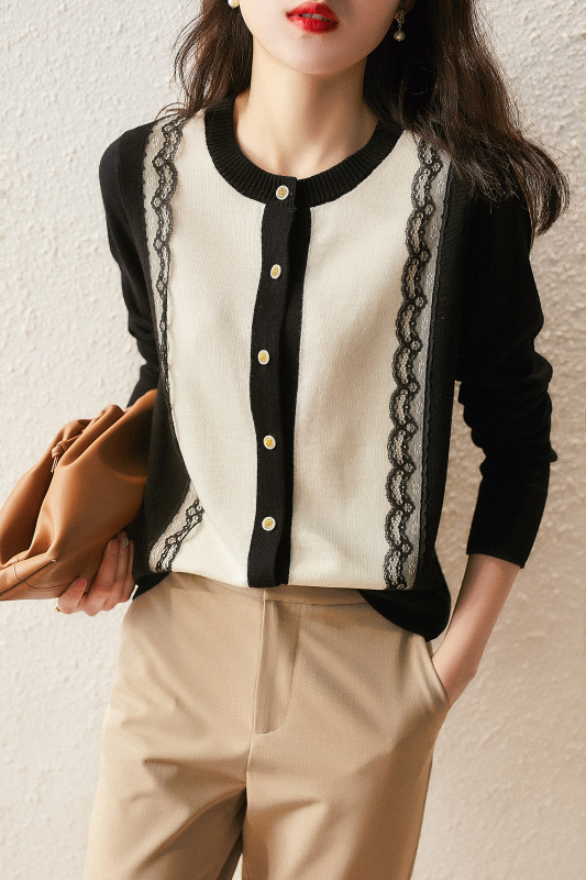 Elegant lace splicing gold buckle embellished round neck wool knitted cardigan