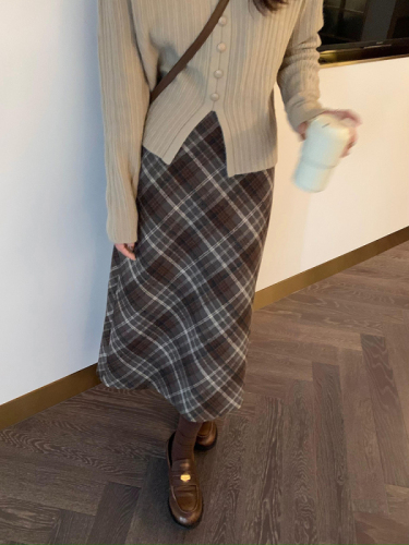 Retro texture brown plaid mid-length woolen skirt, feminine and versatile, slimming A-line short skirt for autumn