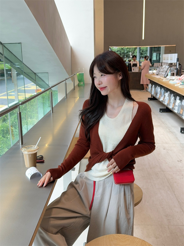Pure Desire Sweet and Spicy Design Temperament Fake Two-piece Halter Neck Sweater