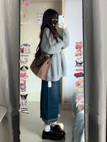 New college style sweet V-neck cardigan sweater autumn and winter loose lazy style top denim skirt suit