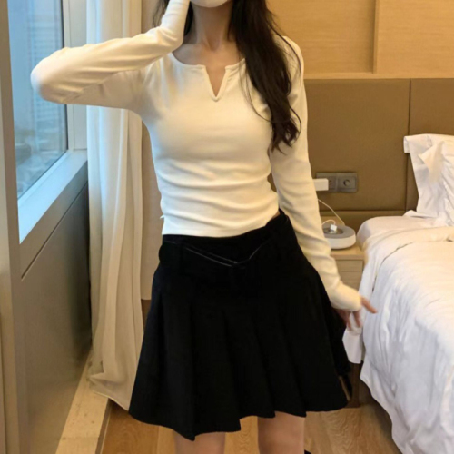 DeRong brushed V-neck low-neck inner bottoming shirt for women autumn and winter slim short style