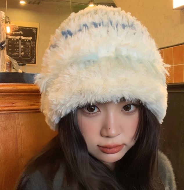 Plush striped hat for women, small face-showing knitted hat, warm Korean version, cute ear protection woolen hat for shopping, big head size