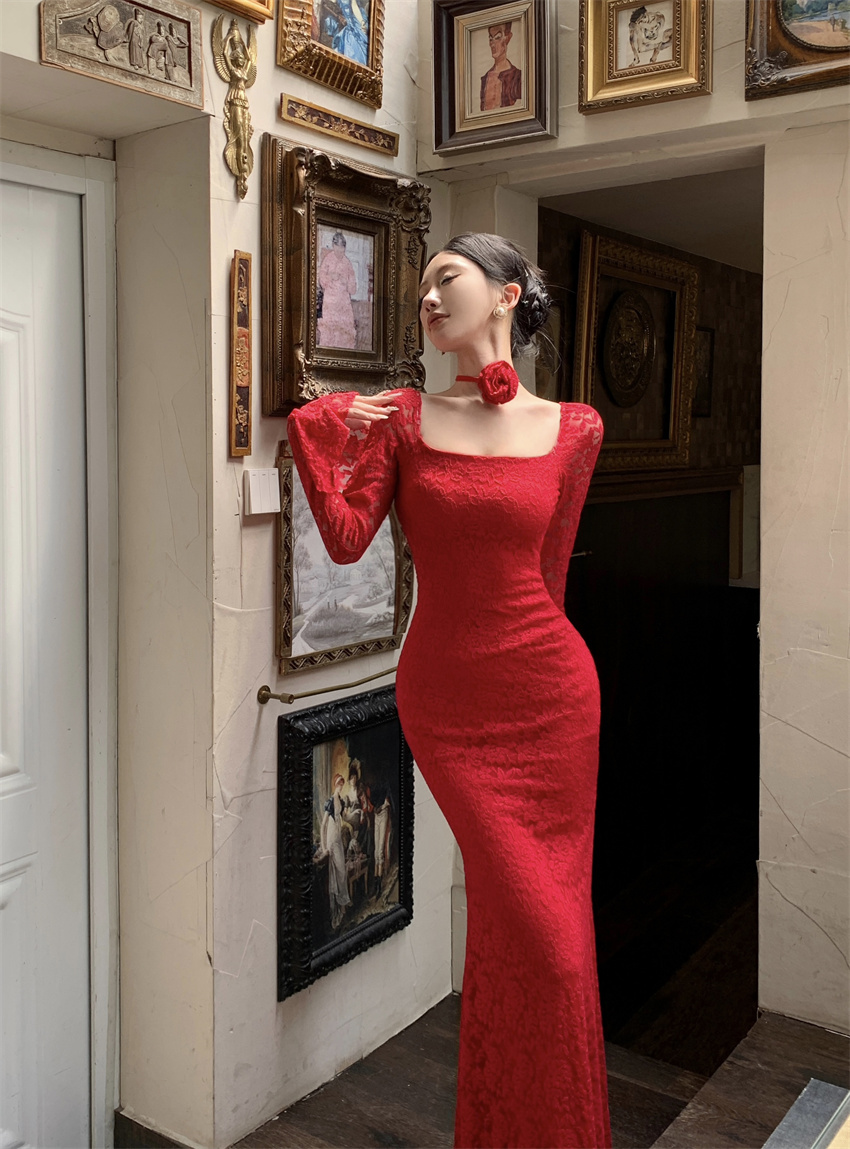 Real shot of square neck, trumpet sleeves, lace hip-hugging fishtail dress, waist slimming long skirt with flowers