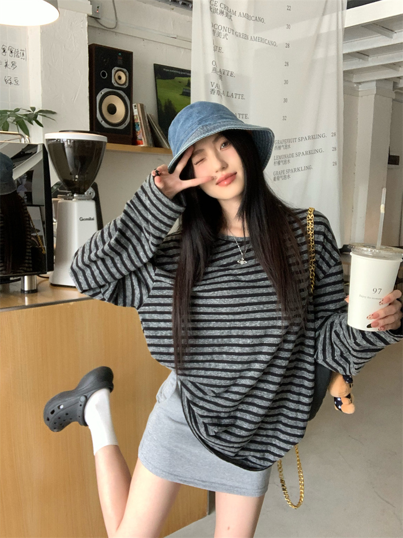 Real shot round neck color blocking gray striped loose lazy long-sleeved T-shirt women's top gray half skirt two-piece set 