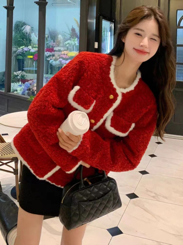 Chinese red small fragrant style lamb wool coat for women in autumn and winter fur one small short style sweet