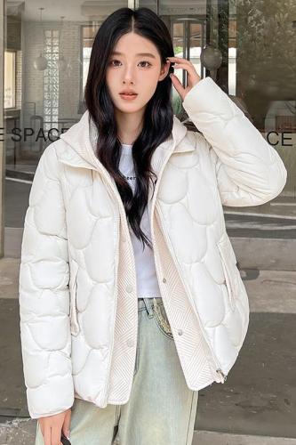 Real shot of down jacket women's short style simple loose large size 2024 spliced ​​hooded winter warm and thickened jacket