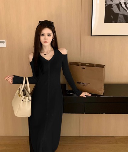 Off-shoulder long-sleeved knitted dress for women in autumn, waist slimming, high waist, retro style single-breasted long skirt