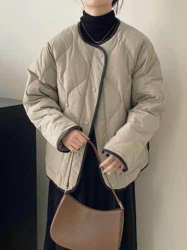 Xiaoxiangfeng contrasting color stitching collarless rhombus down jacket for women in winter super nice short round neck cotton jacket