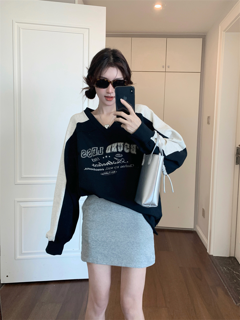 Vintage American Style Sweatshirt Top and Skirt Set for Women - Casual, Loose Fit, V-Neck, Semi-Sleeve, Early Autumn, Two-Piece
