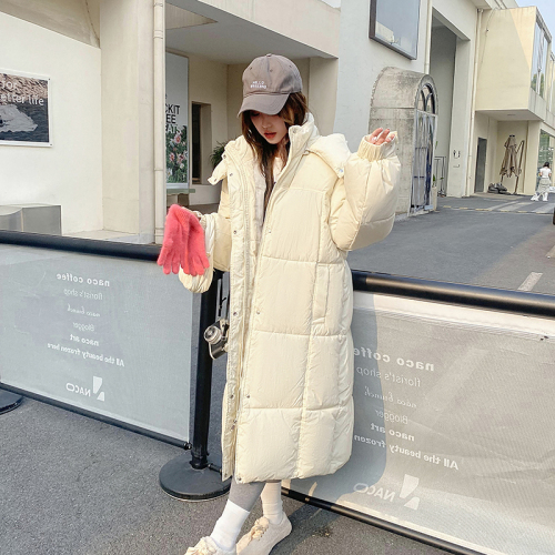 Real shot of mid-length down-padded jacket for women with removable hood, Korean style loose fat MM Hong Kong style over-the-knee bread jacket