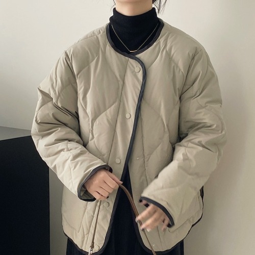 Xiaoxiangfeng contrasting color stitching collarless rhombus down jacket for women in winter super nice short round neck cotton jacket