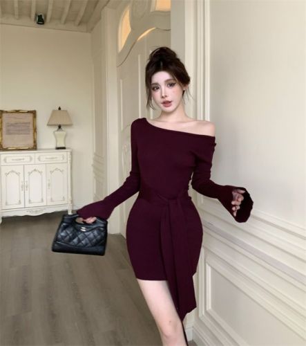 Real shot of purple bell-sleeved knitted dress, slimming, hip-hugging and sexy skirt