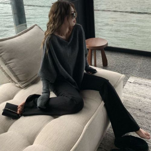 Sweet and lazy style bat sleeves v-neck knitted sweater for women in early autumn irregular high-end loose and versatile top