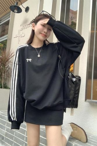 Black sweatshirt for women, American style round neck, hoodless, loose design top + skirt