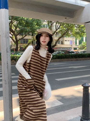 Autumn and winter round neck color-blocked fringed tank top mid-length loose bottoming sleeveless dress suit