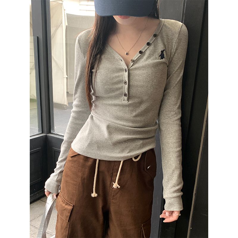 Casual and simple v-neck button slim pullover T-shirt early autumn new Korean version rabbit embroidered foreign style top