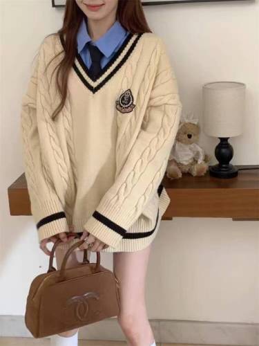 Academic Style V-Neck Printed Long-Sleeve Women's Sweater for Autumn/Winter, Korean-Style Minimalist Color Block Knit Top, Paired with Skirt