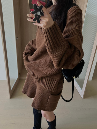 Korean casual lazy knitted suit for women, fashionable simple design pullover sweater, wide-leg shorts two-piece set