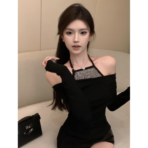 Actual shot of fashion pure desire slimming halterneck sparkling diamond suspender straps off-shoulder long-sleeved slim top two-piece set