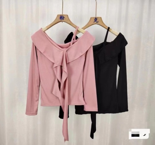 Not real shot, black ruffled one-shoulder retro new slimming undershirt distinctive long-sleeved shirt fashion 