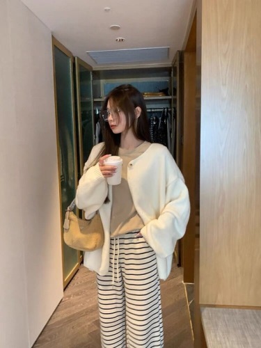 Wu 77 Fufu lazy style round neck sweater jacket for women Korean style spring and autumn loose and versatile one button inner cardigan