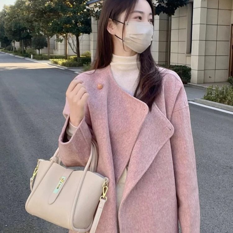 高級感赫本風粉色毛呢外套女秋冬新款韓版小個子寬鬆顯瘦呢子大衣