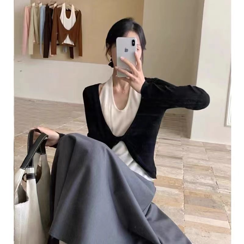 French Contrast Color Half-Sleeve Knit Top with Twist Design for Women, Autumn Unique and Stylish Design, Slimming V-Neck Blouse