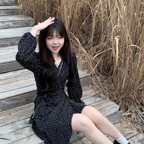 Polka-dot long-sleeved V-neck chiffon dress for women, autumn style, puff-sleeved short skirt, gentle waist-slimming A-line skirt