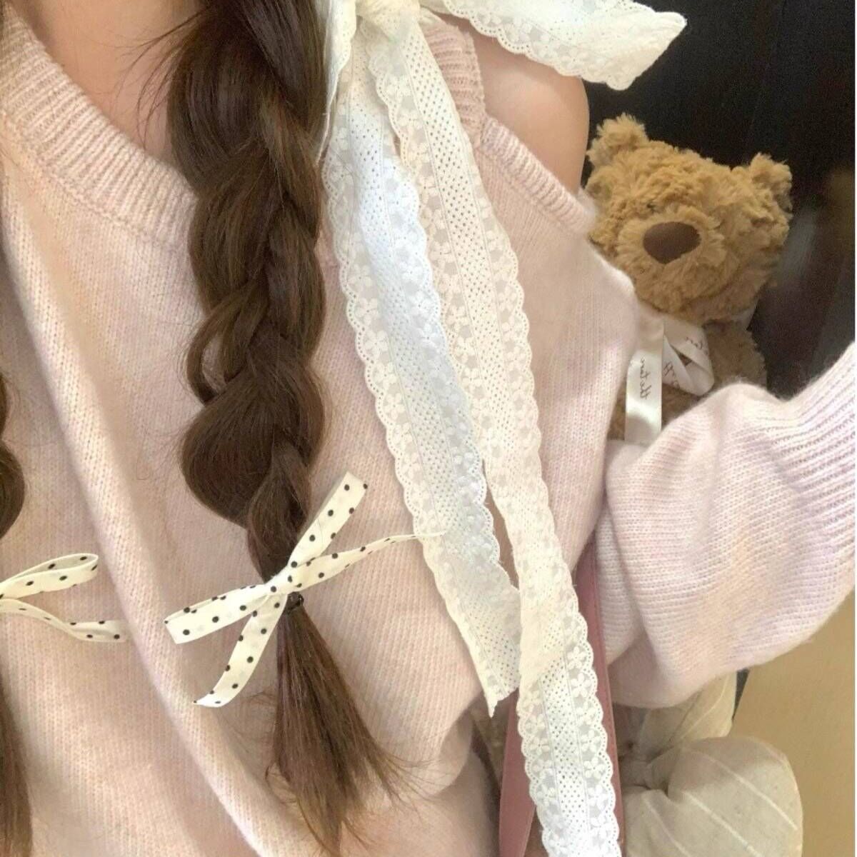Korean-style pink off-shoulder knit top for women, early autumn new design with tie detail, small size, youthful and chic sweater