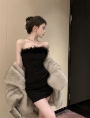 Live-action glamorous one-shoulder fuzzy push-up dress, elegant, slenderizing, bum-popping formal dress short skirt