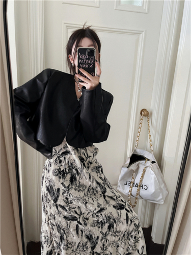 Actual shot~Korean style V-neck simple short PU leather jacket retro folded ink painting base mid-length suspender skirt