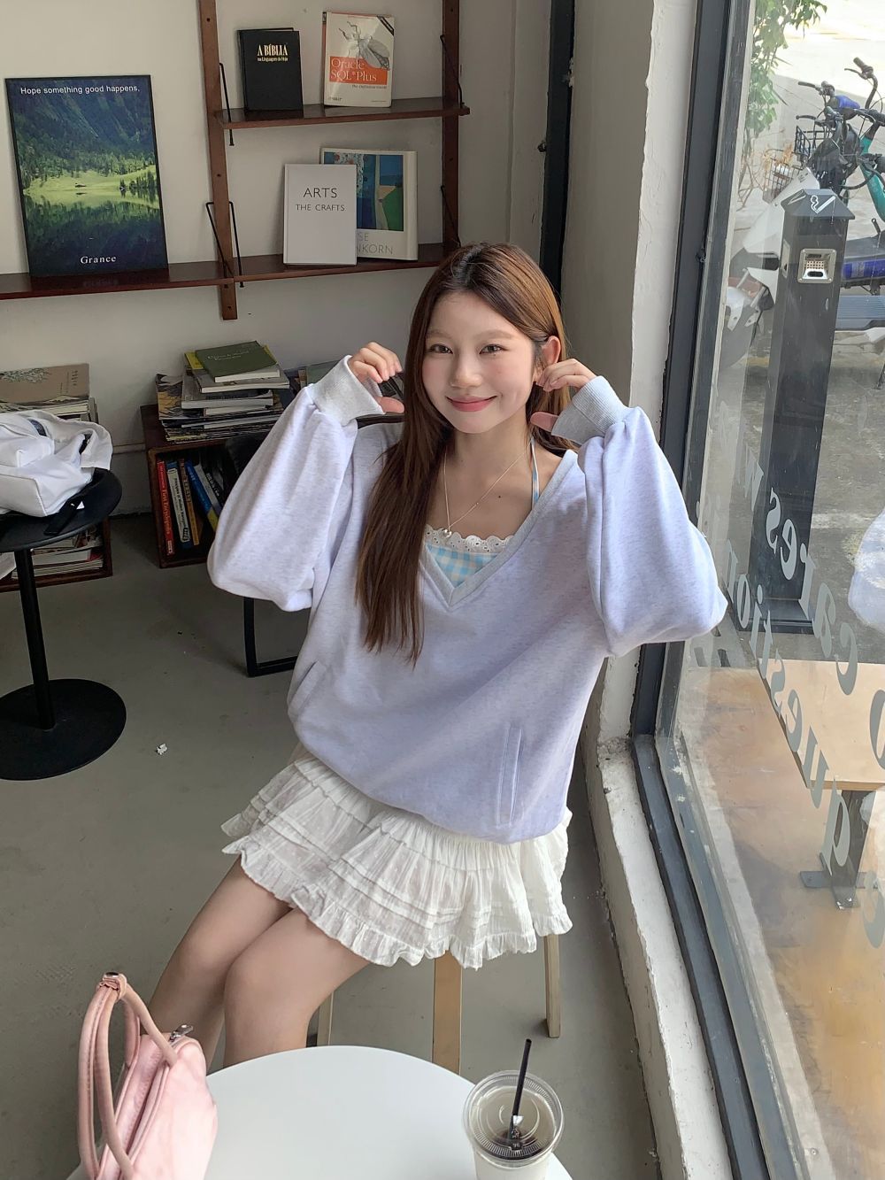 Actual shot of Guaiguai milk blue stacked V-neck sweatshirt for women, plaid halterneck suspender girlish suit